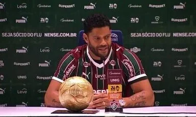 Hulk é apresentado no Maracanã com festa da torcida do Fluminense e promete 'muita fome' de títulos