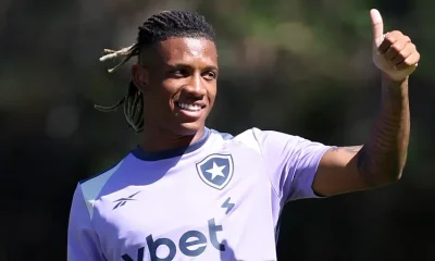 Danilo, do Botafogo, 'se resguarda' a pedido de estafe para não fechar portas no Brasil, diz canal