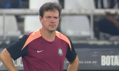 Fernando Diniz confessa surpresa com escalação do Botafogo e lamenta falhas defensivas em derrota do Corinthians