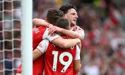 Arsenal é campeão inglês após 22 anos: título vem com tropeço do Manchester City