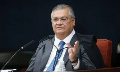Flávio Dino dá 48 horas para Câmara explicar paradeiro de Mario Frias em meio a apuração de emendas para filme sobre Bolsonaro