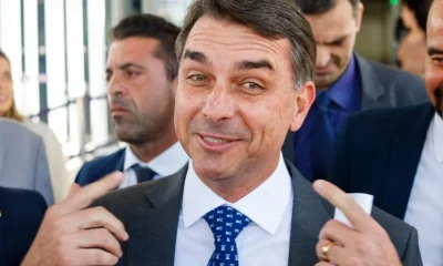 Flávio Bolsonaro nega pedido de encontro com Donald Trump e ironiza Lula sobre inglês
