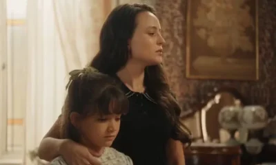 Estela revela dor profunda no velório da mãe em 'Êta Mundo Melhor!', segredo sobre maternidade abala trama