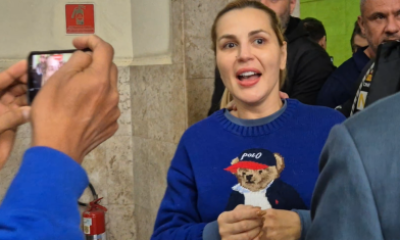 Deolane Bezerra segue presa após audiência de custódia em SP; defesa alega perseguição