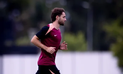 Corinthians avança por Alisson, afasta árbitro e inscreve novo lateral para o Paulistão