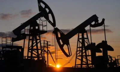 Petróleo despenca quase 5%: Acordo EUA-Irã e reabertura do Estreito de Ormuz pressionam preços globais