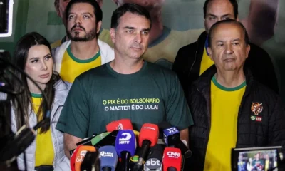 Valdemar Costa Neto: Flávio Bolsonaro buscou dinheiro de Daniel Vorcaro para filme de propaganda