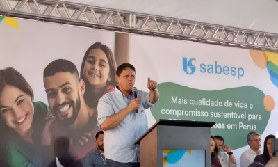 Tarcísio de Freitas sobre Flávio Bolsonaro e Banco Master: "Muitas questões que ele mesmo precisa explicar"