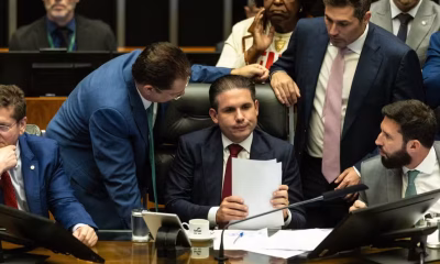 Câmara: Presidente Hugo Motta impede votação de escala 4x3 em meio a embate sobre jornada de trabalho