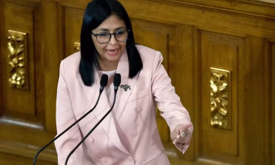 Delcy Rodríguez, presidente interina da Venezuela, declara "Chega de ordens de Washington" e pede fim da interferência dos EUA
