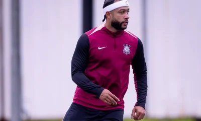 Memphis Depay retorna ao Corinthians: Técnico Dorival Júnior confirma evolução física e pode contar com atacante contra o Bahia