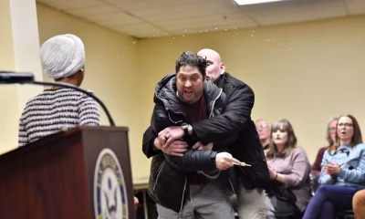 Congressista Ilhan Omar é atacada com seringa durante discurso em Minneapolis; Trump criticou a congressista horas antes