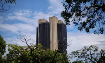 Boletim Focus: Inflação em 2026 Abaixo de 4%, Dólar Estável e Selic em 12,25% Mantêm Expectativas