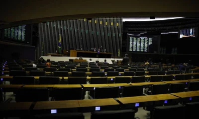 Câmara aprova R$ 4,3 bilhões em reajustes e novos cargos para servidores federais em 2026