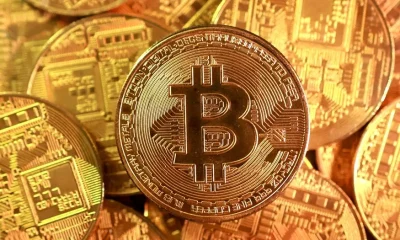 Bitcoin despenca para menor patamar desde 2024, enquanto mercado reage a tensões globais e regulatórias