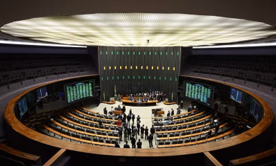 Câmara aprova pacote de R$ 5,3 bilhões para reajustes no Executivo e benefício que pode dobrar salários no Congresso