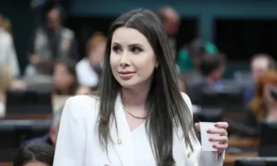 Deputada Carol de Toni Deixa o PL Após Ser Preterida em Acordo com o PP para Vaga no Senado em Santa Catarina