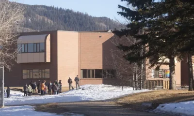 Ataque a tiros em escola no Canadá: Nove mortos e 25 feridos em tragédia em British Columbia
