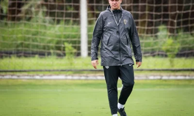Corinthians demite Lucas Piccinato do comando técnico da equipe feminina após empate no Brasileirão