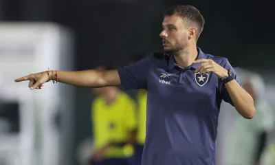Martín Anselmi exalta jovens do Botafogo após vitória na Taça Rio: 'Ensinaram o caminho para ganhar'