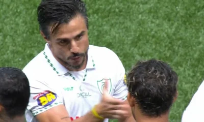 Scarpa e Willian Bigode se encontram pela 1ª vez após polêmica de criptomoedas em clássico mineiro