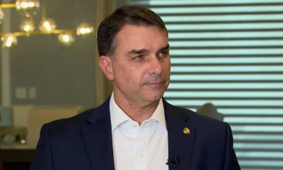 Flávio Bolsonaro explica anotação sobre R$ 15 milhões e nega pedido de deputado federal