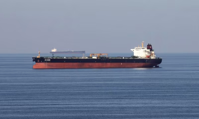 Irã fecha Estreito de Ormuz e ameaça incriminar navios, elevando tensões globais e preços do petróleo