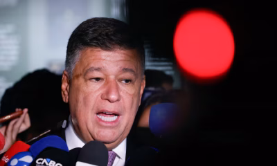 Presidente da CPI do INSS, Carlos Viana, expressa indignação com suspensão de quebra de sigilo de Lulinha pelo STF