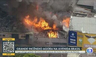 Incêndio em Galpão da Motocriss em Ramos Mobiliza 100 Bombeiros e Causa Interdição na Avenida Brasil