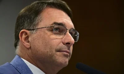 Aliados de Flávio Bolsonaro divergem sobre perfil para Ministério da Economia; nomes como Campos Neto e Sachsida são debatidos