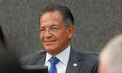 Ministro do STJ usa técnica de jiu-jítsu para conter passageiro em surto e evitar tragédia em voo