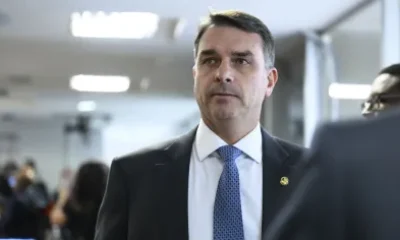 Flávio Bolsonaro intensifica pré-campanha no Nordeste buscando reduzir votos de Lula