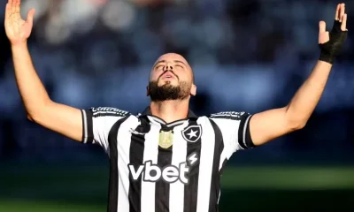 Corinthians: Presidente Osmar Stabile revela conversas por Arthur Cabral e busca por parceiros para manter Memphis Depay
