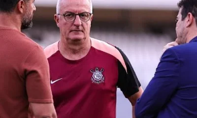 Corinthians corre contra o tempo para fechar atacante e atender pedido de Dorival Júnior antes do fim da janela