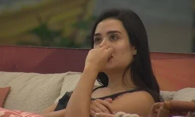 Jordana se emociona e desabafa sozinha na área externa do BBB 26: 'Não consigo parar de pensar'