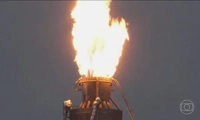 Irã autoriza passagem de 20 petroleiros pelo Estreito de Ormuz, aliviando tensões no fornecimento global de petróleo