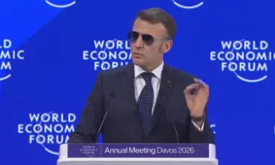 Macron surge com óculos esportivos em Davos e explica condição ocular que motivou o uso inusitado