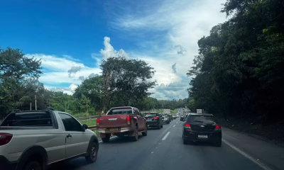 BR-040: Retorno de feriado prolongado causa 5 km de lentidão na chegada a BH; acostamento é usado indevidamente