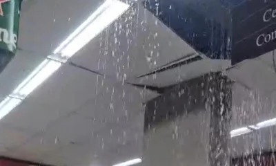 Pancada de chuva atinge Belo Horizonte e causa transtornos com teto de supermercado cedendo no Centro