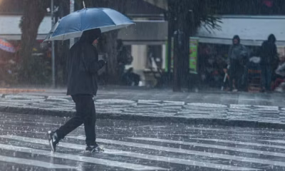 Frente fria avança e causa temporais no Sudeste; Sul tem queda de temperatura e Norte/Nordeste seguem com instabilidade