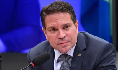 Alexandre Ramagem reaparece após detenção nos EUA e agradece à "alta cúpula" de Trump, criticando PF