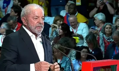 Lula: Defesa da democracia e liberdade me torna "imune" à velhice, diz em Barcelona