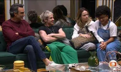 Tadeu Schmidt Surpreende Finalistas do BBB 26 com Visita Emocionante e Declaração de Afeto: "Eu amo vocês"