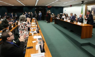 CCJ da Câmara aprova fim da escala 6x1 e avança com redução de jornada de trabalho