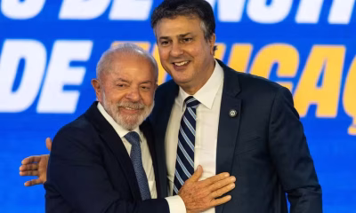 Lula sanciona MP com reajuste de 5,4% no piso salarial de professores e altera fórmula de correção