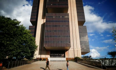 Guerra no Irã eleva riscos de inflação duradoura no Brasil, alerta Banco Central