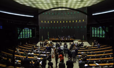 Câmara aprova política de minerais críticos antes do encontro Lula-Trump, focando em incentivos e soberania nacional
