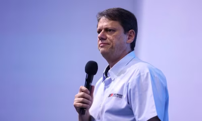 Tarcísio de Freitas descarta candidatura à Presidência e confirma visita a Bolsonaro na prisão