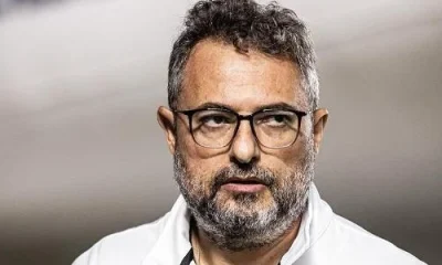 Alexandre Mattos, diretor de futebol do Santos, se exalta e discute com jornalista após pergunta sobre salário de Bilal Brahimi