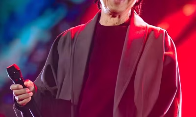 Djavan celebra 50 anos de carreira com figurino exclusivo da grife Francesa para turnê "Djavanear"